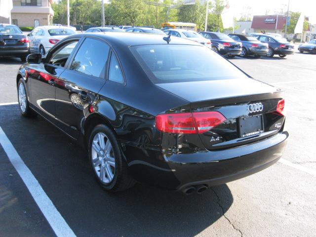 Audi A4 2010 photo 1