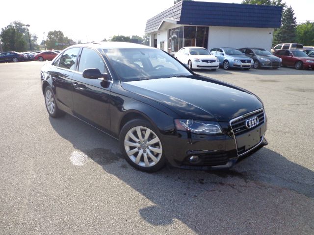 Audi A4 2010 photo 2