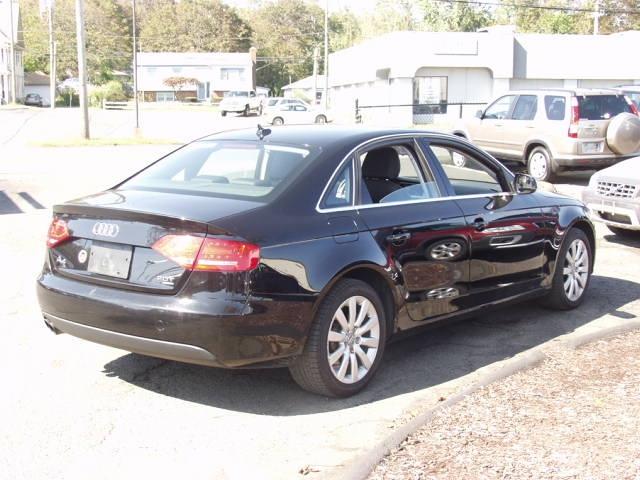Audi A4 2010 photo 2