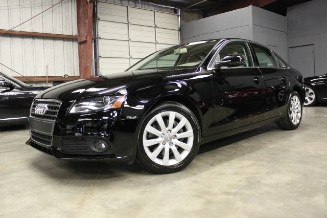Audi A4 2010 photo 2