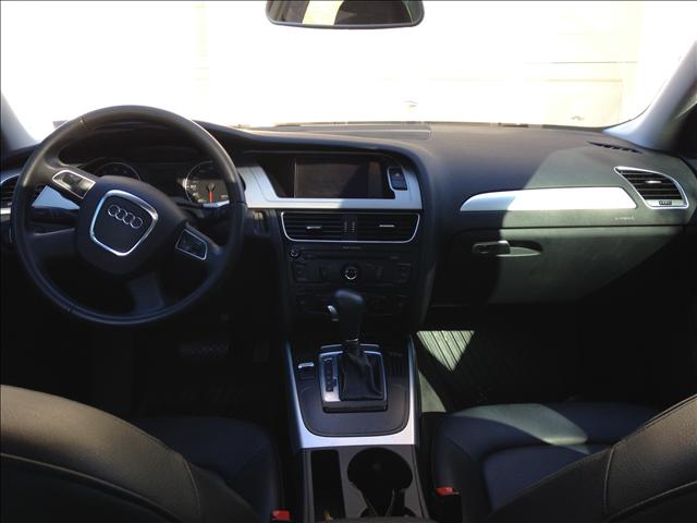 Audi A4 2010 photo 2