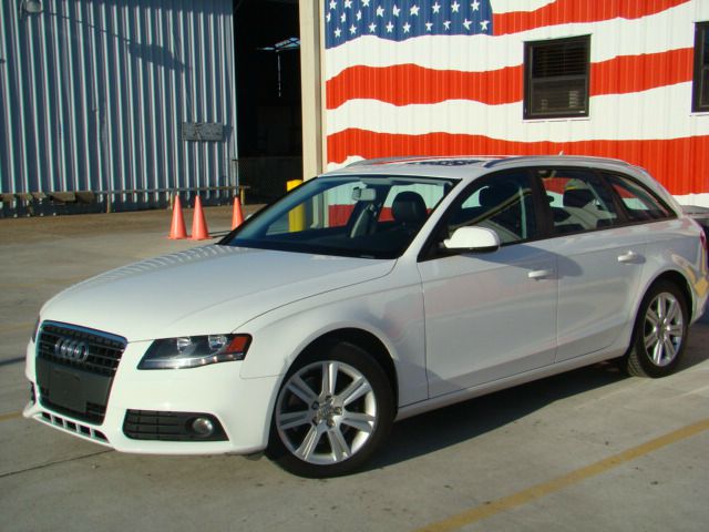 Audi A4 2010 photo 4