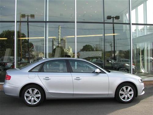 Audi A4 2010 photo 2