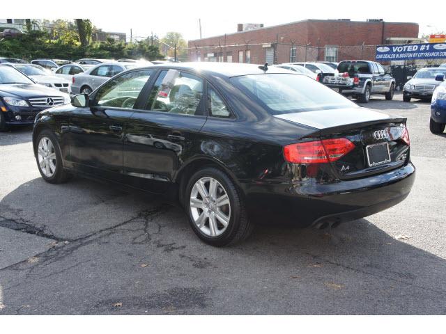 Audi A4 2010 photo 2