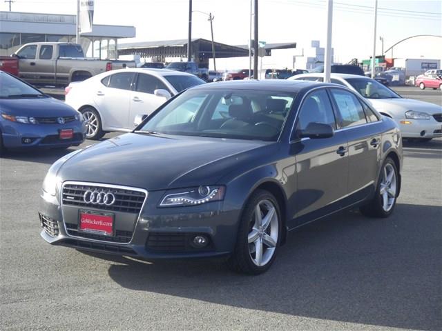 Audi A4 2010 photo 2