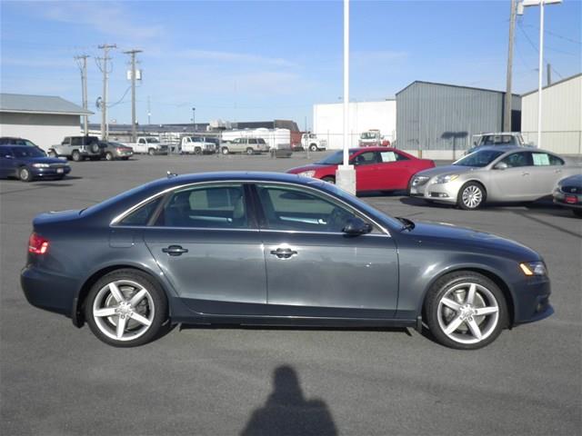 Audi A4 2010 photo 4