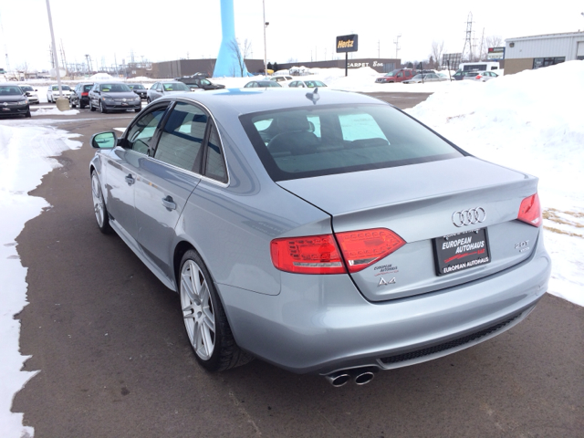 Audi A4 2010 photo 3