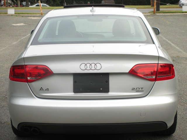 Audi A4 2010 photo 2