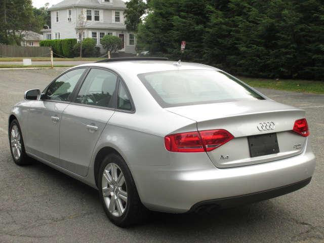 Audi A4 2010 photo 4