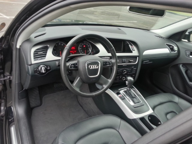 Audi A4 2010 photo 3