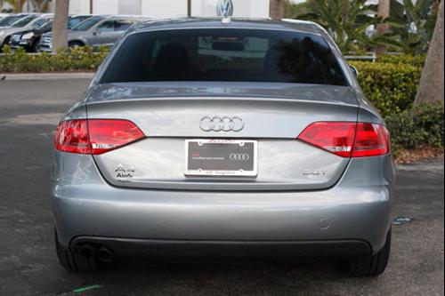 Audi A4 2010 photo 2