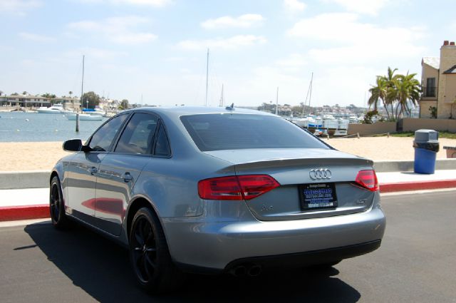 Audi A4 2010 photo 12