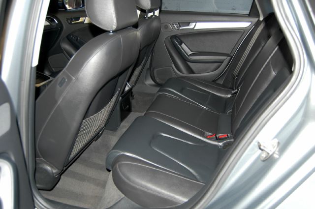 Audi A4 2010 photo 4