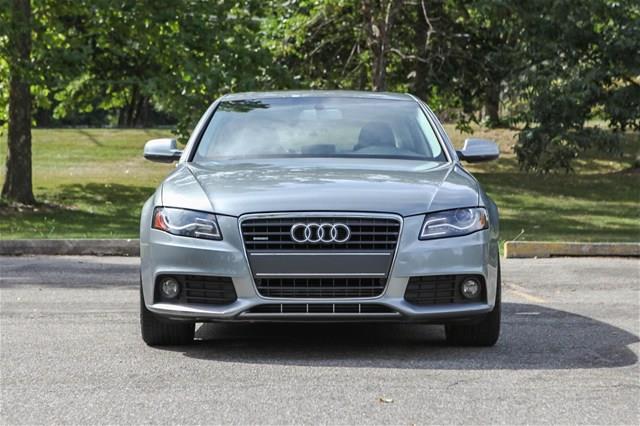 Audi A4 2010 photo 2