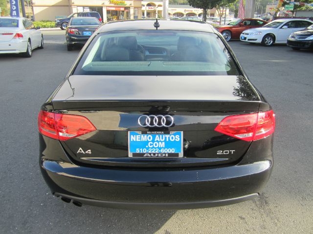 Audi A4 2011 photo 2
