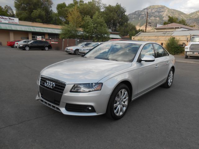 Audi A4 2011 photo 2