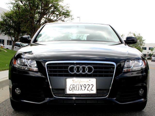 Audi A4 2011 photo 2