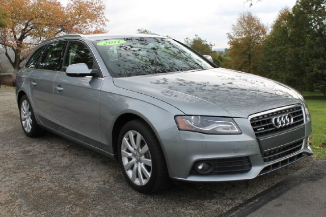 Audi A4 2011 photo 4