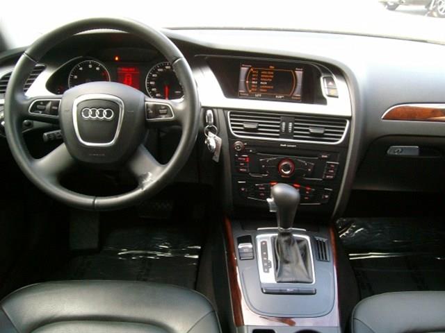 Audi A4 2011 photo 1