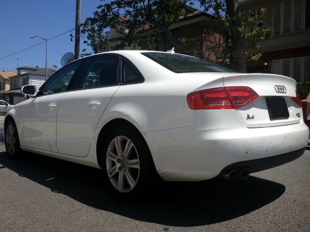 Audi A4 2011 photo 1