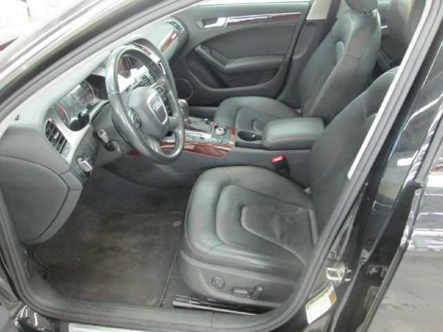 Audi A4 2011 photo 2