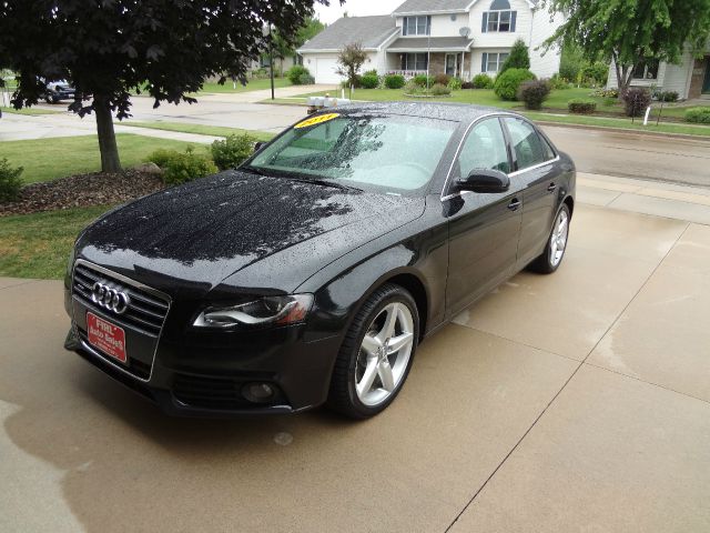 Audi A4 2011 photo 2