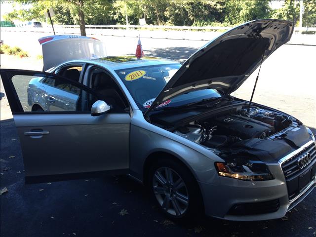 Audi A4 2011 photo 1