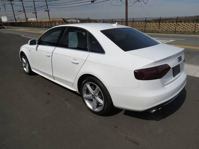 Audi A4 2012 photo 16