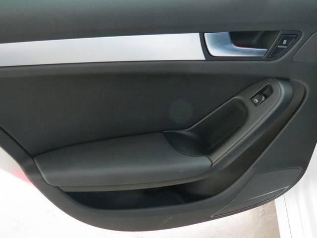 Audi A4 2012 photo 36