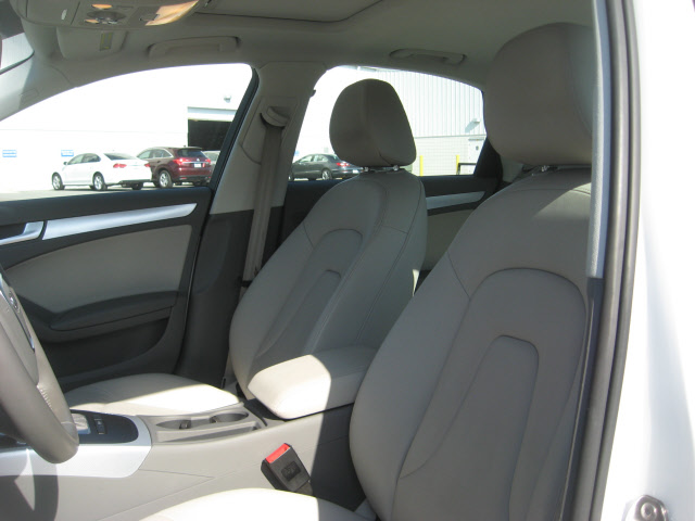 Audi A4 2012 photo 1