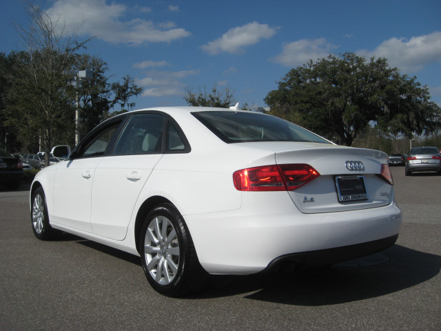 Audi A4 2012 photo 4