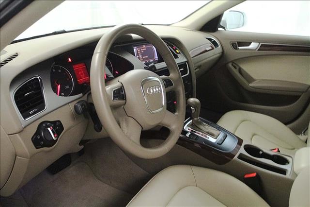 Audi A4 2012 photo 2