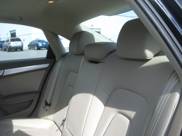 Audi A4 2012 photo 2