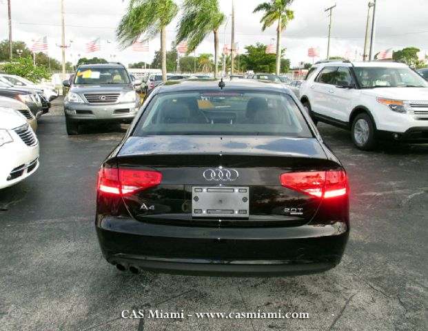 Audi A4 2013 photo 2