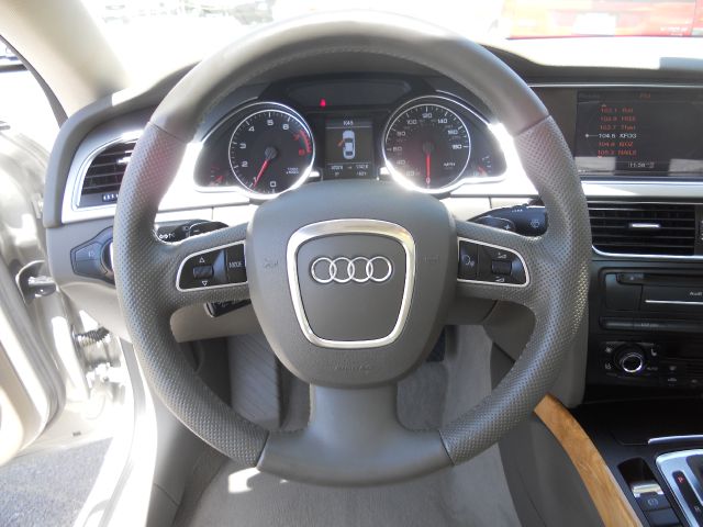 Audi A5 2010 photo 9