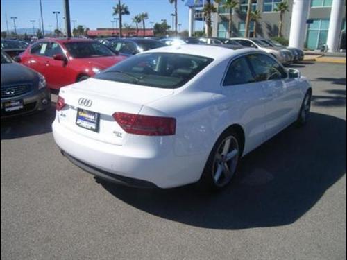 Audi A5 2010 photo 2