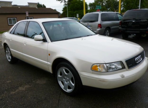 Audi A8 1998 photo 1