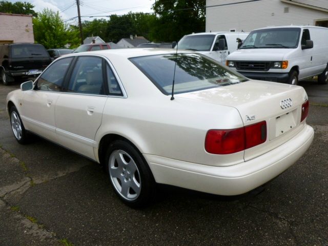 Audi A8 1998 photo 4