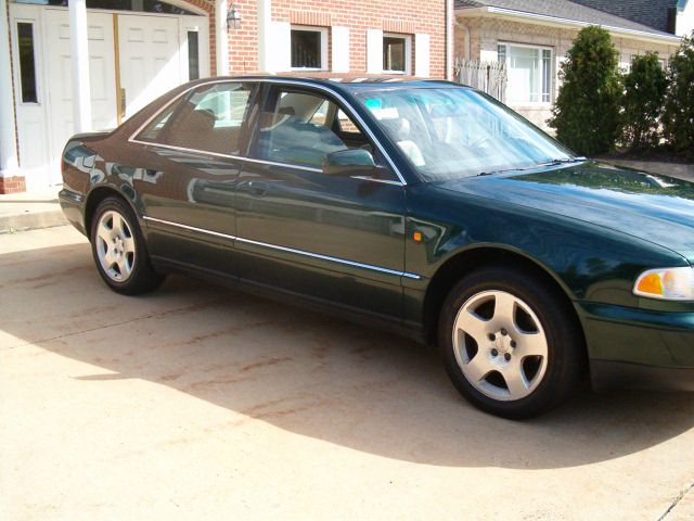 Audi A8 1999 photo 4
