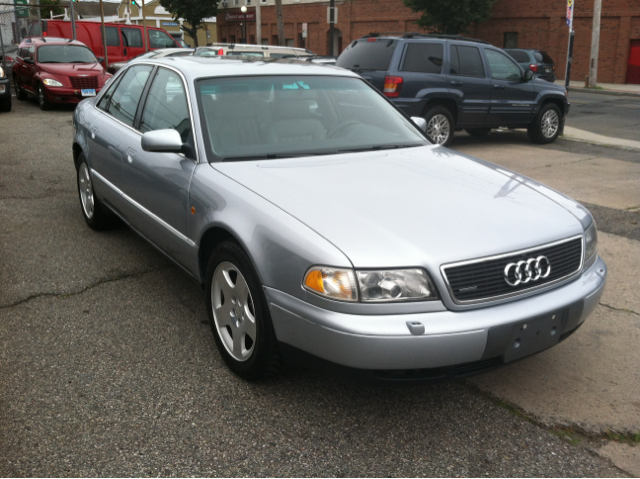 Audi A8 1999 photo 1