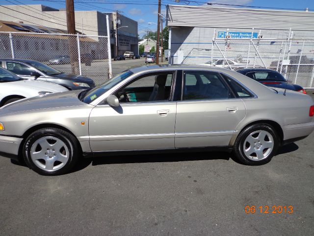 Audi A8 1999 photo 1