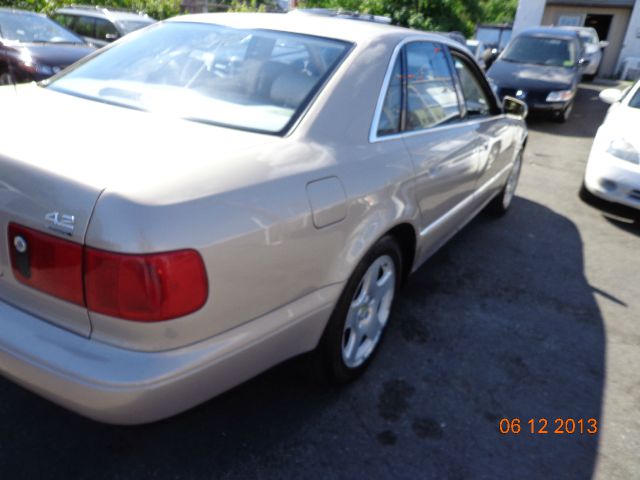 Audi A8 1999 photo 2