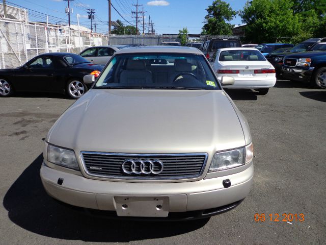 Audi A8 1999 photo 4