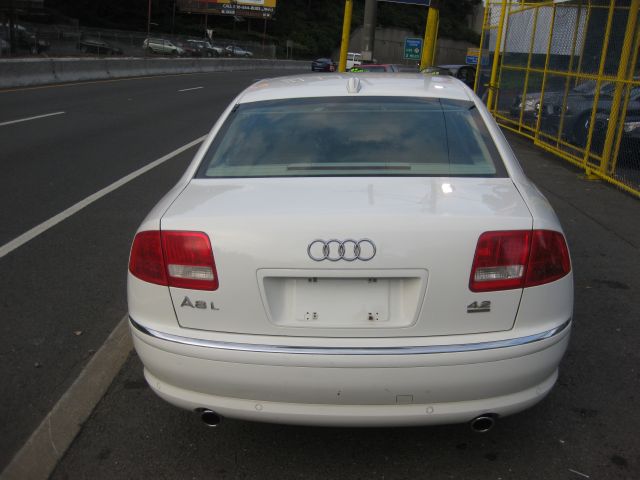 Audi A8 2004 photo 2