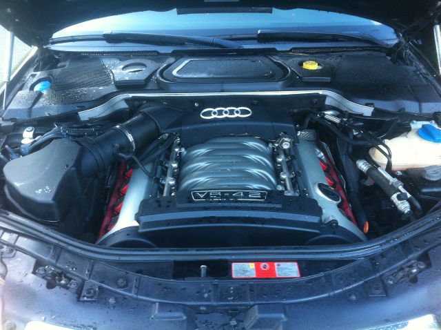 Audi A8 2004 photo 2