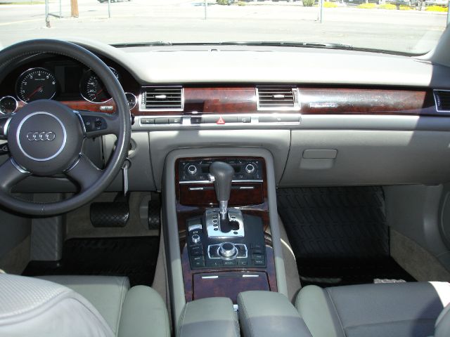 Audi A8 2004 photo 1