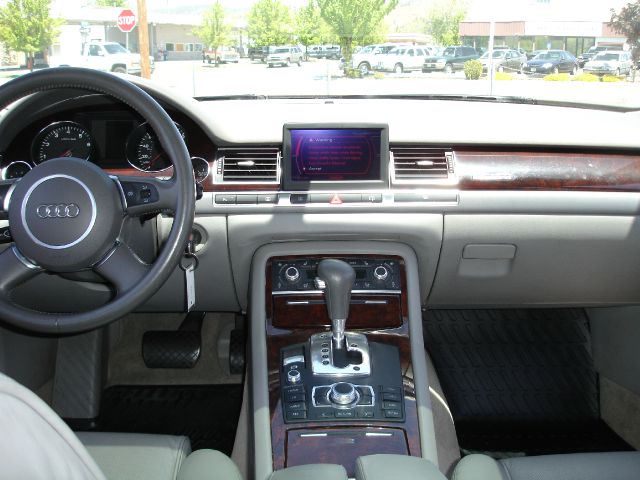 Audi A8 2004 photo 2