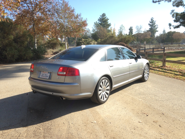 Audi A8 2004 photo 2