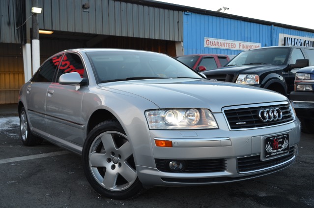 Audi A8 2004 photo 2