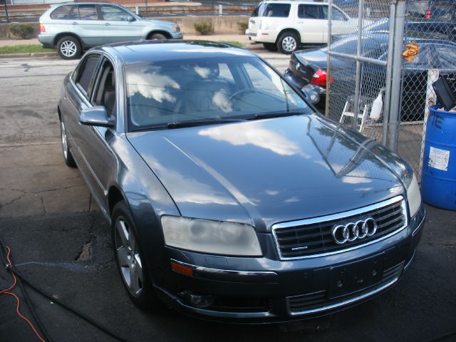Audi A8 2004 photo 2